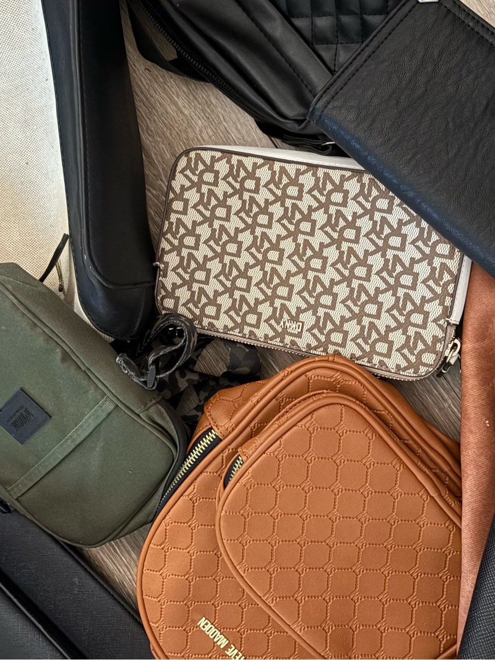 Low price ask for your choice Mixed Women's Shoulder Bag   (authentic ones)